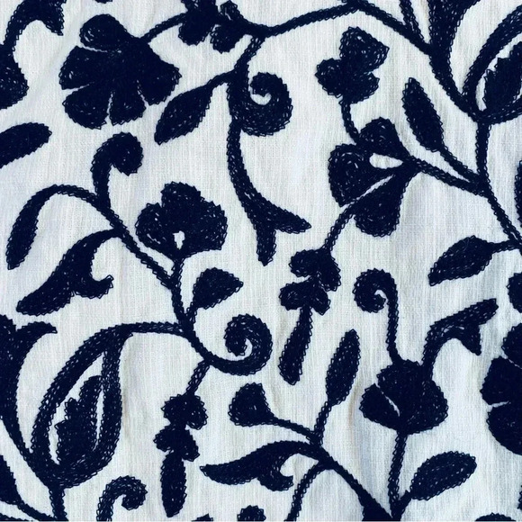 TALBOTS Floral Embroidered Textured Skirt 10 Navy & White A-line Officewear - Picture 3 of 5